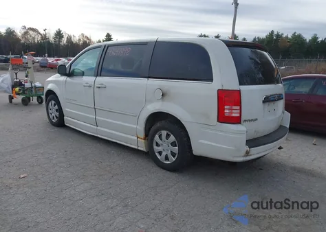 2010 Chrysler Town & Country Lx z USA, uszkodzony, nr VIN 2A4RR4DE6AR199101